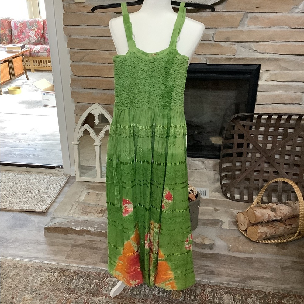 BEAUTIFUL DRESS FROM INDIA NWT GREEN WITH ORANGE AND RED GREAT FOR SUMMER